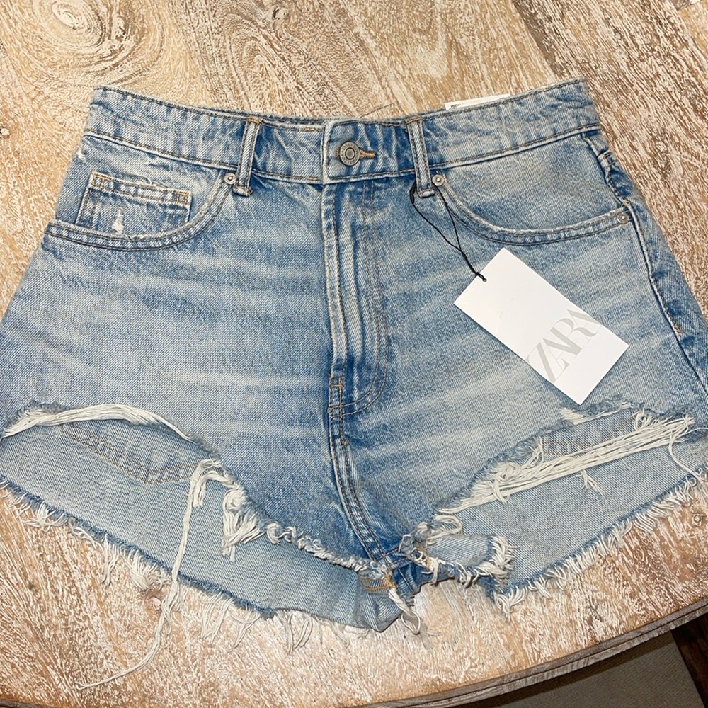 Zara Curvy High Rise Denim Shorts 8 NWT